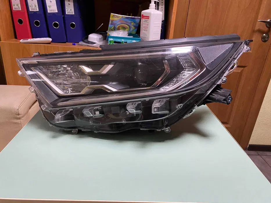 Фара ліва передня toyota rav4 v 2019- full led stanley w4437 42-94